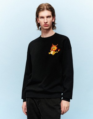 Black Men's Urban Revivo Dragon Embossed Crew Neck Sweatshirts | DTX2289KV