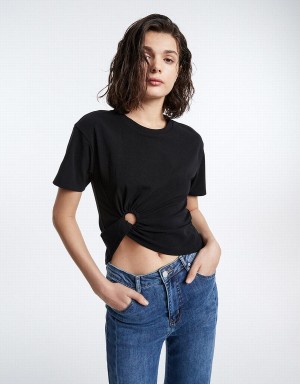 Black Women's Urban Revivo Cropped With Ring Detail T Shirts | ARV1129BH