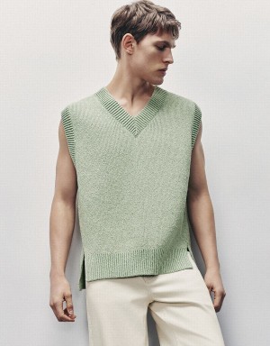 Green Men's Urban Revivo V-Neck Knitted Cardigan | YGN8060OX