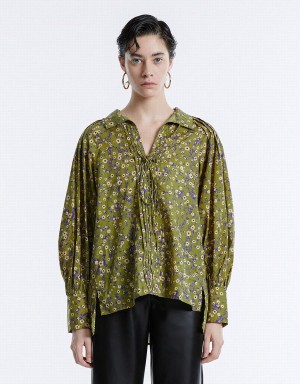 Green Women's Urban Revivo Floral Tie Front Blouse | GZD9446GA