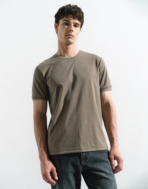 Khaki Men's Urban Revivo Crew Neck Straight T Shirts | UHA5910EY