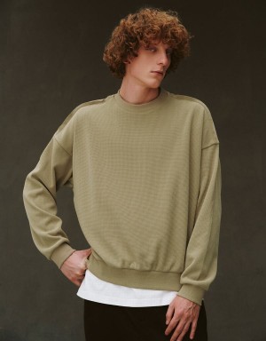 Khaki Men's Urban Revivo Drop Shoulder Sleeve Crew Neck Sweatshirts | NNI6432CU