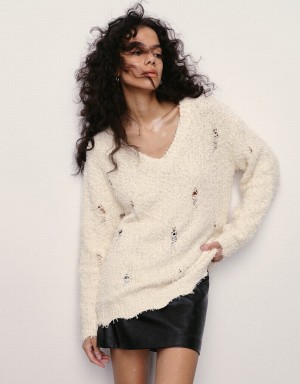 White Women's Urban Revivo Crew Neck Knitted Cardigan | YVZ6285DH