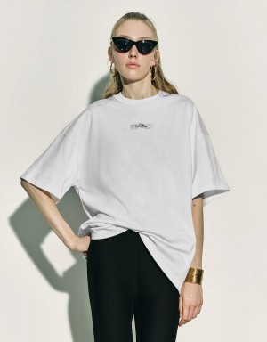 White Women's Urban Revivo Loose Straight T Shirts | RSZ8639VQ