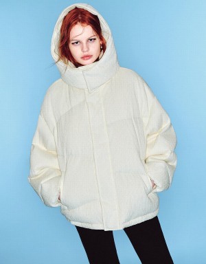 White Women's Urban Revivo Stand Collar Puffer Jacket | VYT5181VH