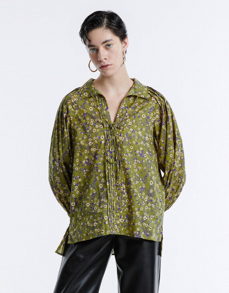 Green Women's Urban Revivo Floral Tie Front Blouse | GZD9446GA