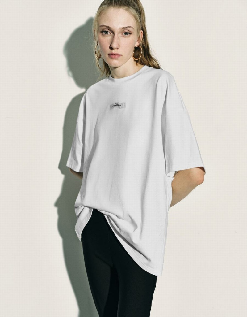 White Women's Urban Revivo Loose Straight T Shirts | RSZ8639VQ